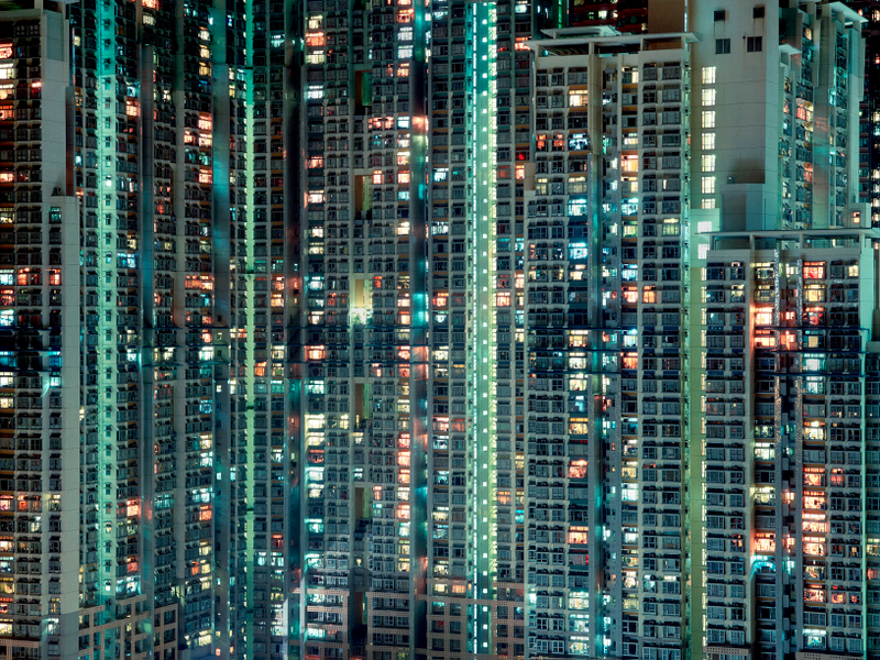 Illustration for article titled These Surreal Photos of Hong Kong's Aging Towers Aren't Doctored